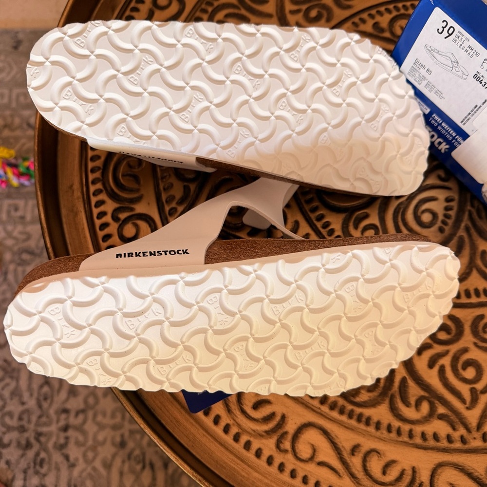 Women’s Birkenstock Gizeh Thong Sandals in White Size 39/ 8 US - Picture 4 of 4